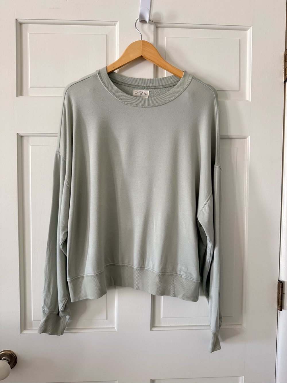 Electric & Rose - light sage green sweatshirt - size M